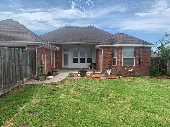 3rd image of 1200 Louise Ln
