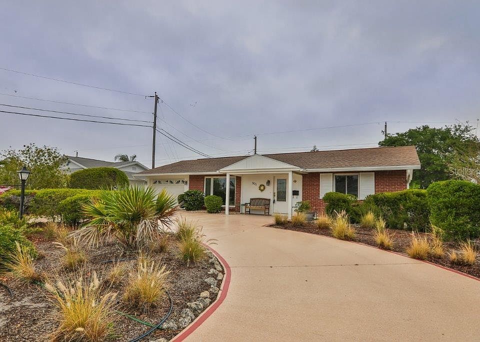 1st image of 905 La Jolla Ave