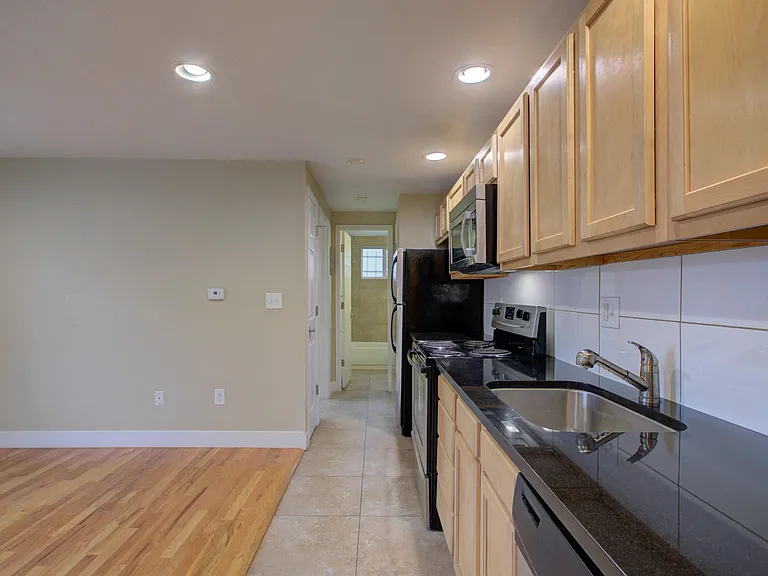 Lofts @ 1418 — Photo 22