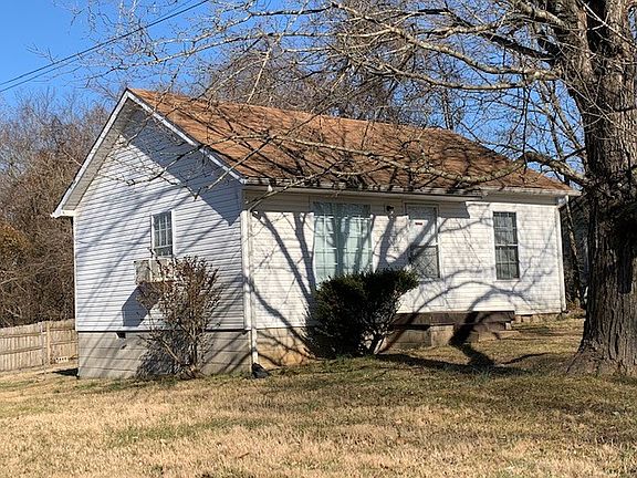 3rd image of 1107 Woodard St