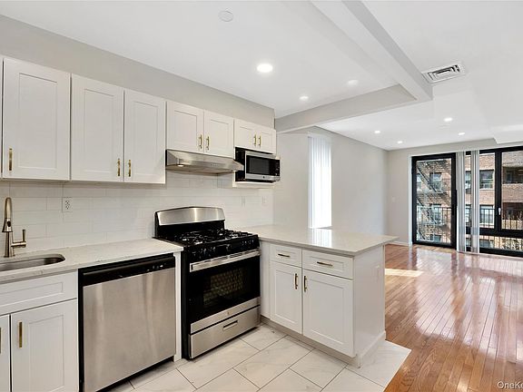 3rd image of 14836 89th Ave #4B