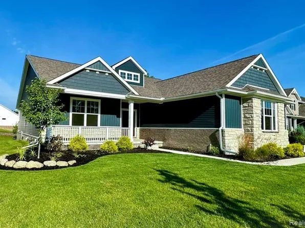 2345 Torrey Pine Ct, Howell, MI 48855