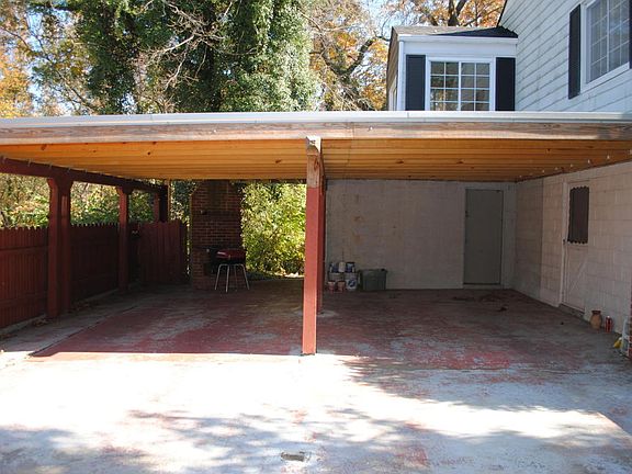 2nd image of 3310 Lockwood Dr