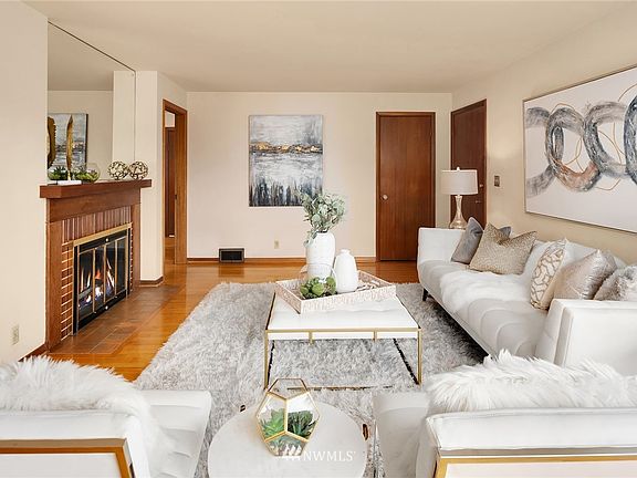 A living space perfect for hanging out, entertaining, watching your favorite movie, the list goes on! 