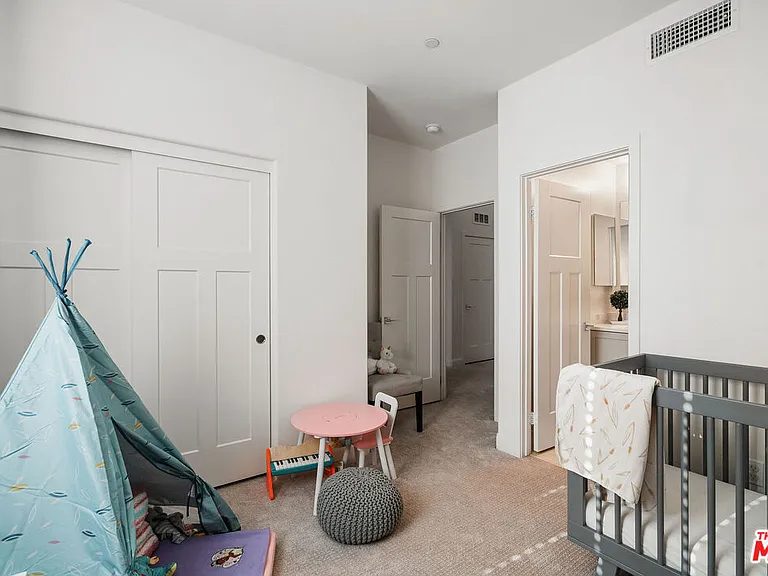 592 E Imperial Ave — Photo 26