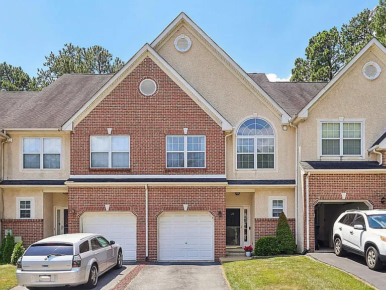 3 bed, 2.5 bath, 1875 sqft, $2,900 — Photo 1