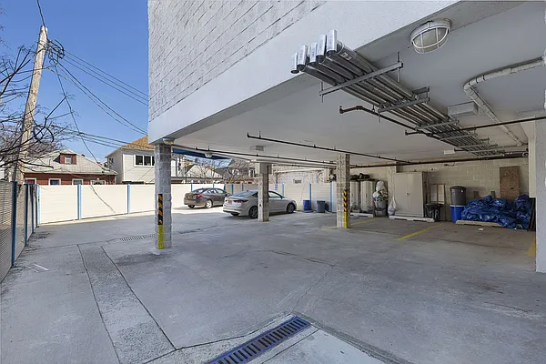 Sold by Thomas Lipovetsky, LREB | media 16