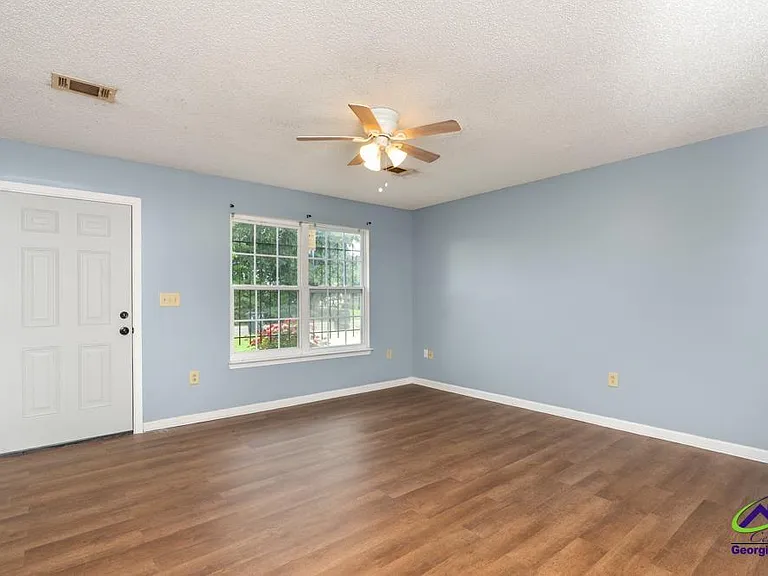 203 Brooks Blvd — Photo 4