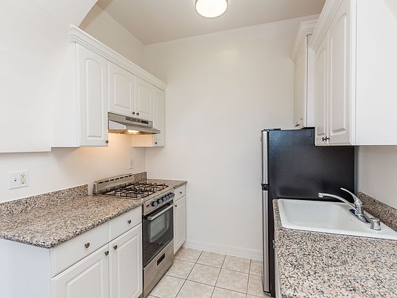 3rd image of 2600 Van Ness Ave APT 404