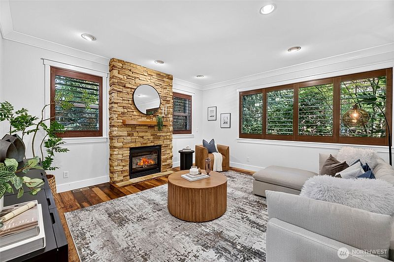 5th image of 4500 SW Hemlock Way