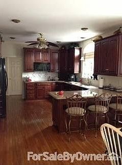 Foyer - Elegant Entrance
						:
						Medallion above Lighting