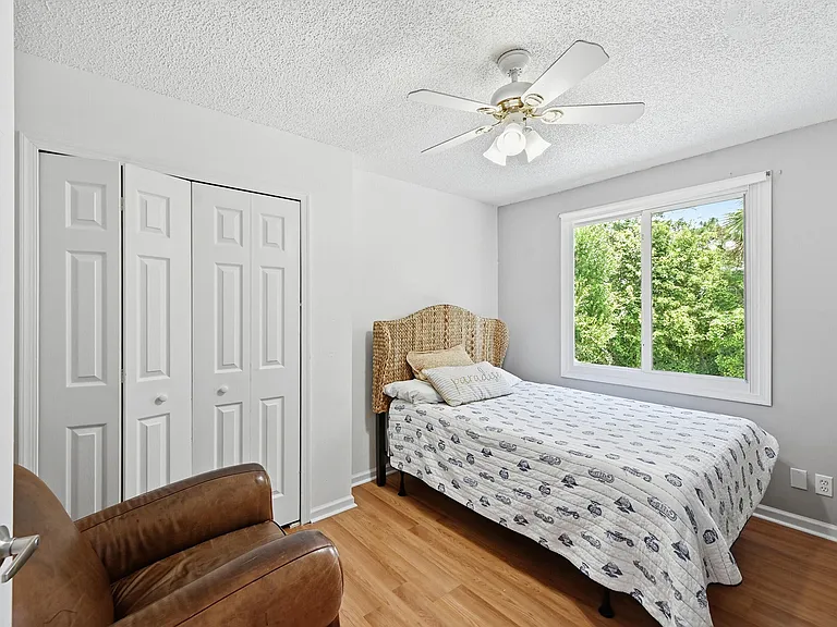 15073 Oak Chase Ct — Photo 37