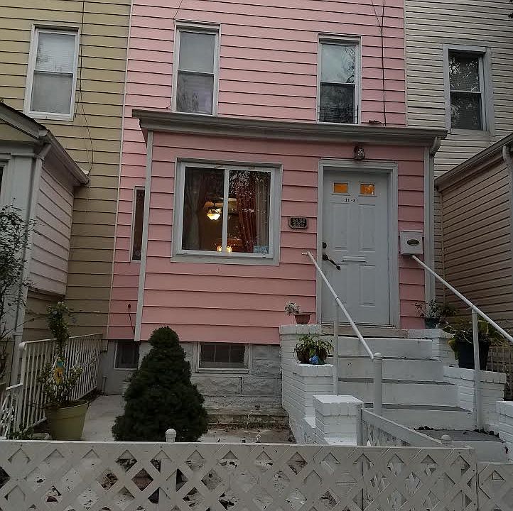 1st image of 3131 92nd St
