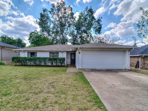 1708 Moonbeam Ln, Carrollton, TX 75006