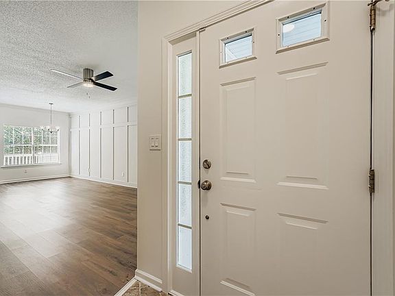 4th image of 404 Las Brasis Ct