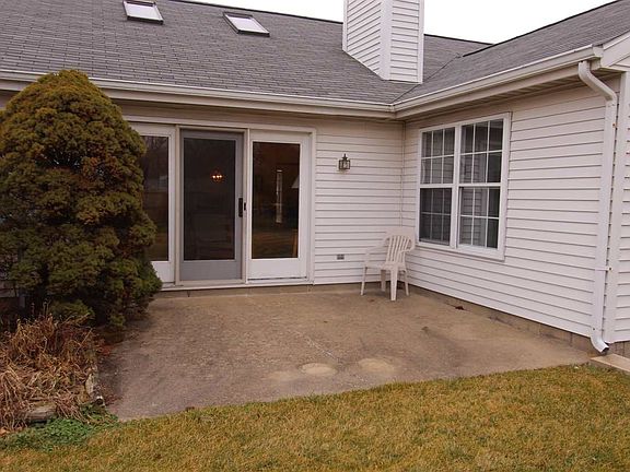 3rd image of 584 Westview Cir