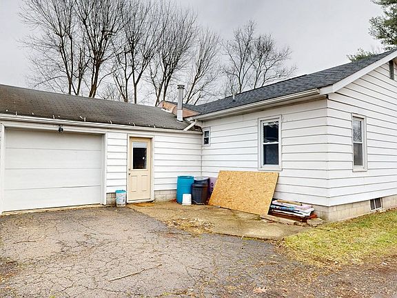 3rd image of 220 E Loudon Ave