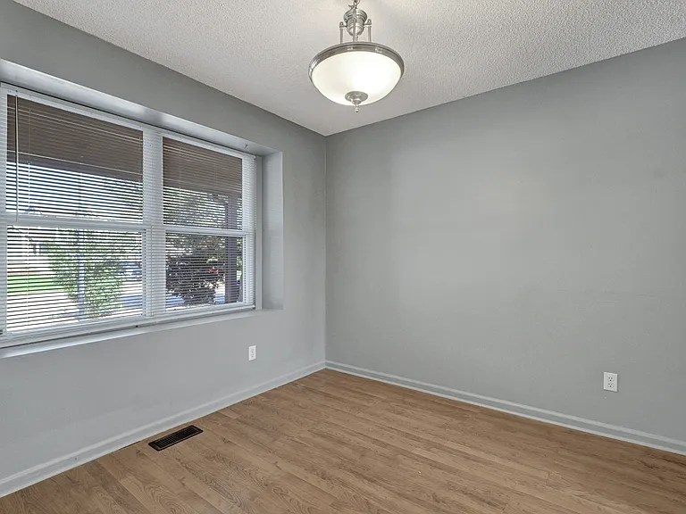 4440 Bramble Ln — Photo 10