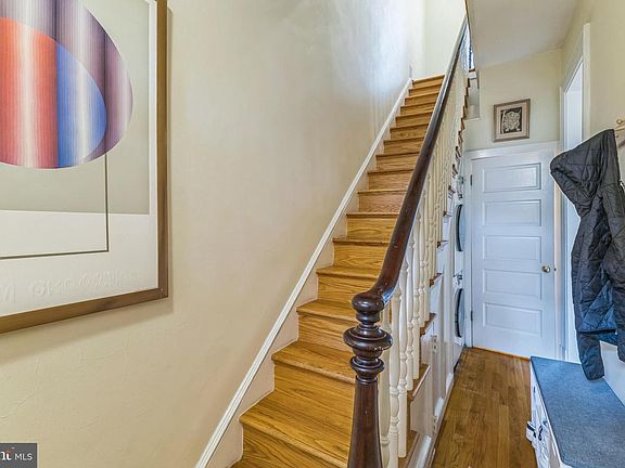 3rd image of 1414 Swann St NW