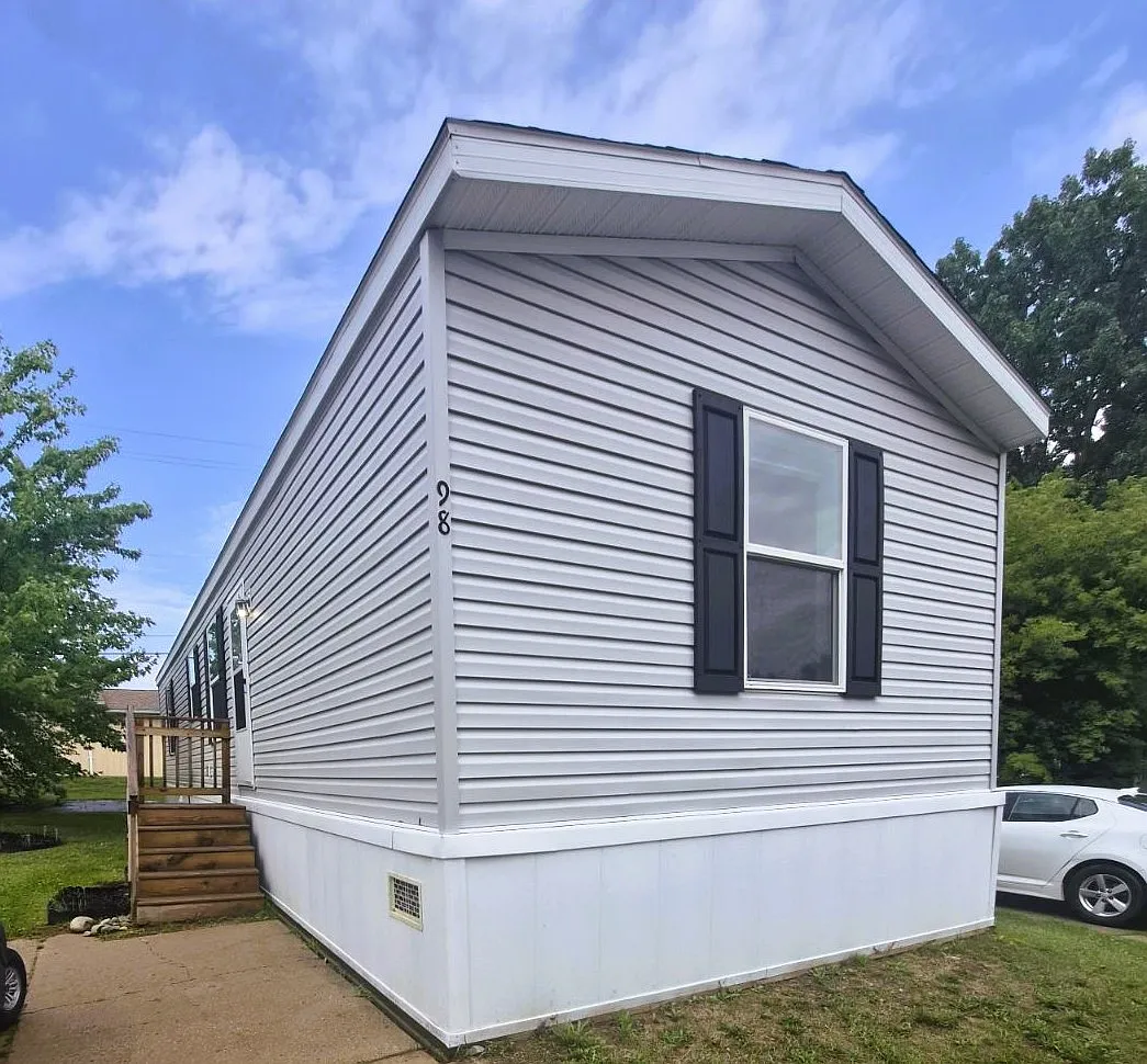 2 bed, $849 — Photo 1