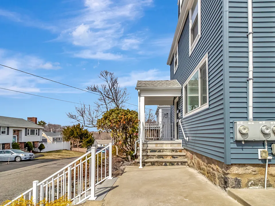 10 Oak St #1