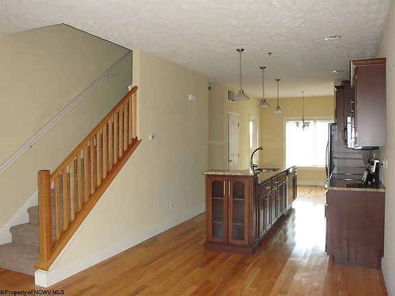 4th image of 366 Frontier Ave