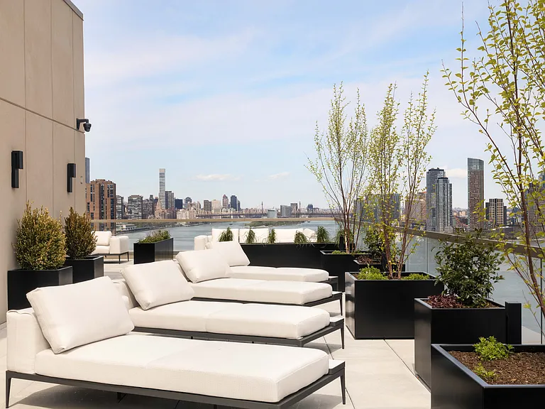 644 E 14th St #1307 — Photo 9