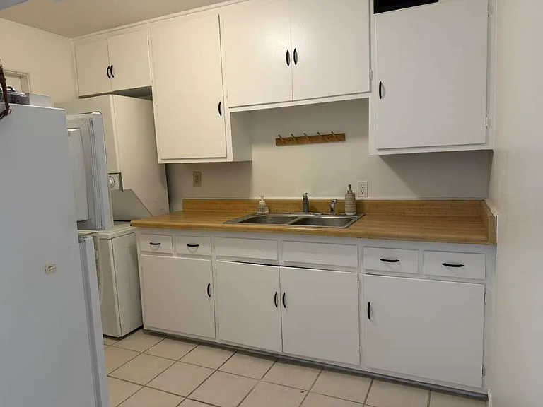 1408 E 8th St #1408 — Photo 8