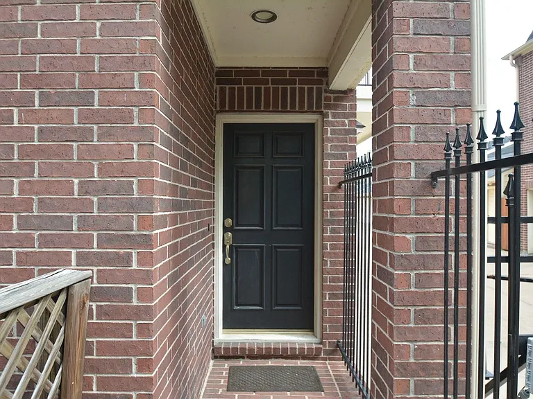 2022 Fairview Ave — Photo 3
