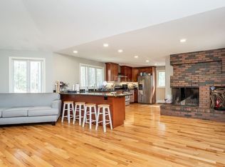 202 Harkness Rd, Amherst, MA 01002