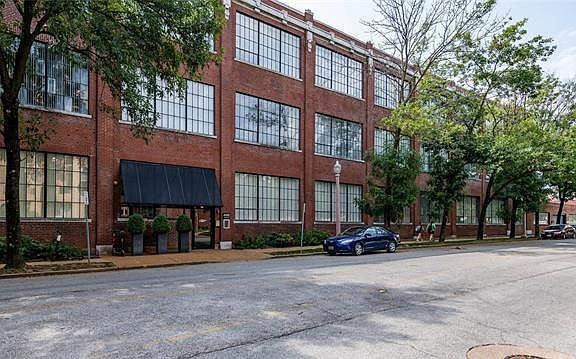 2nd image of 4100 Laclede Ave APT 303