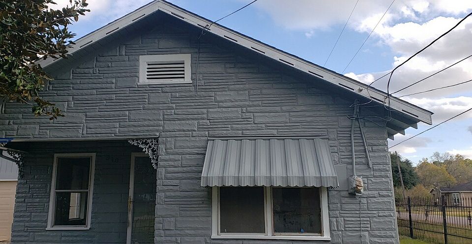 1st image of 319 W 1st St
