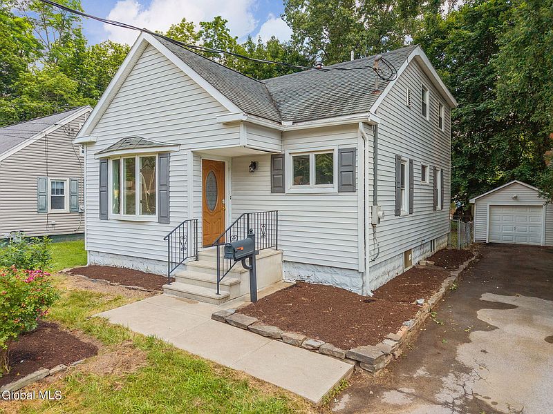 3rd image of 5 Surrey Road