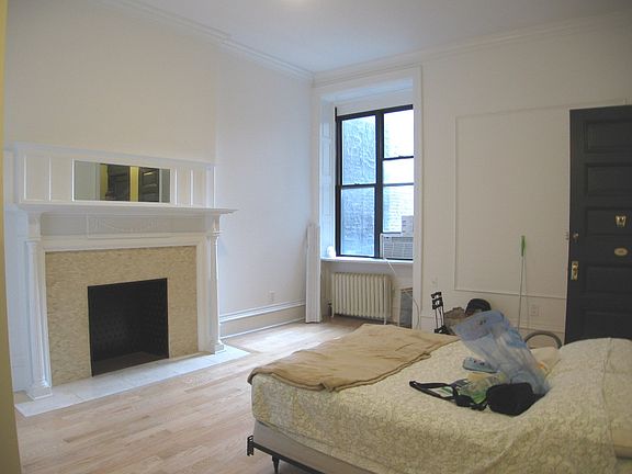 3rd image of 121 W 79th St APT 2B