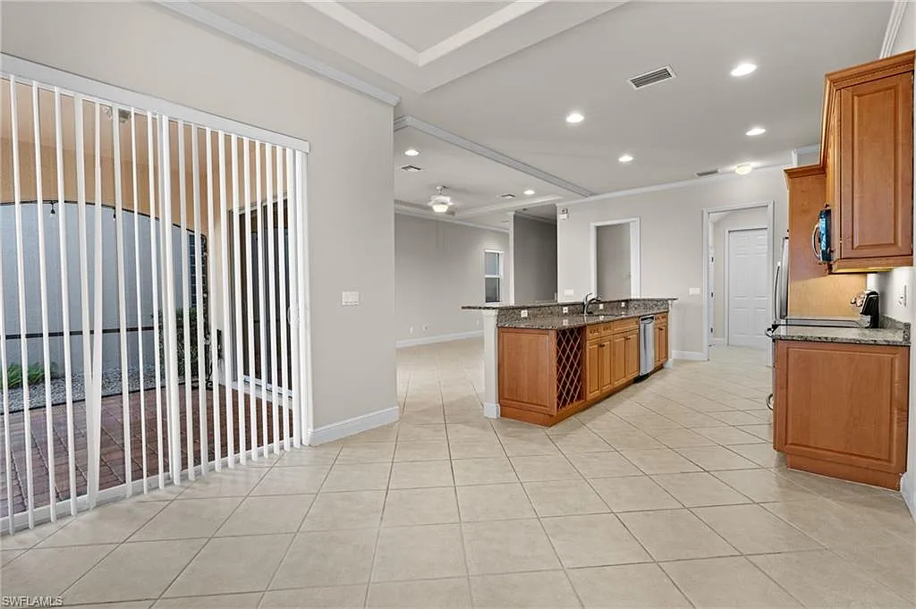 3 bed, 2.5 bath, 2255 sqft, $4,250 — Photo 4