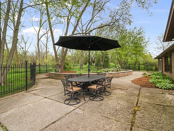 3rd image of 538 Fox Glove Ln