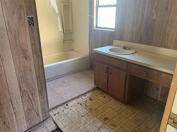 3rd image of 2315 Barcelona Ct