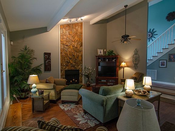 5th image of 450 Forest Hills Dr