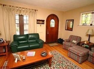 4952 Sunshine Dr, Saint Louis, MO 63109