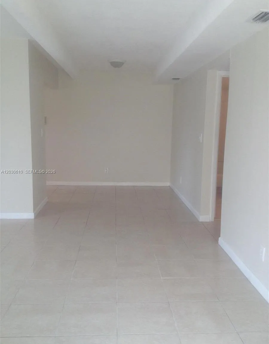 Townhouse Village Condo — Photo 3