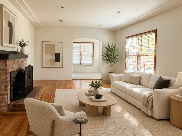 14135 Emelita St, Sherman Oaks, CA 91401