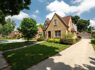 2630 N 91st St, Wauwatosa, WI