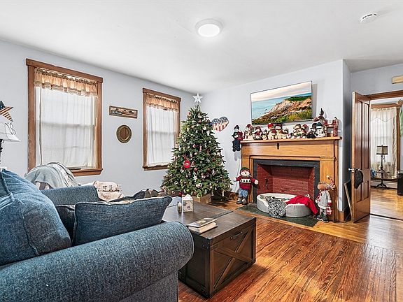 2nd image of 54 Sycamore St
