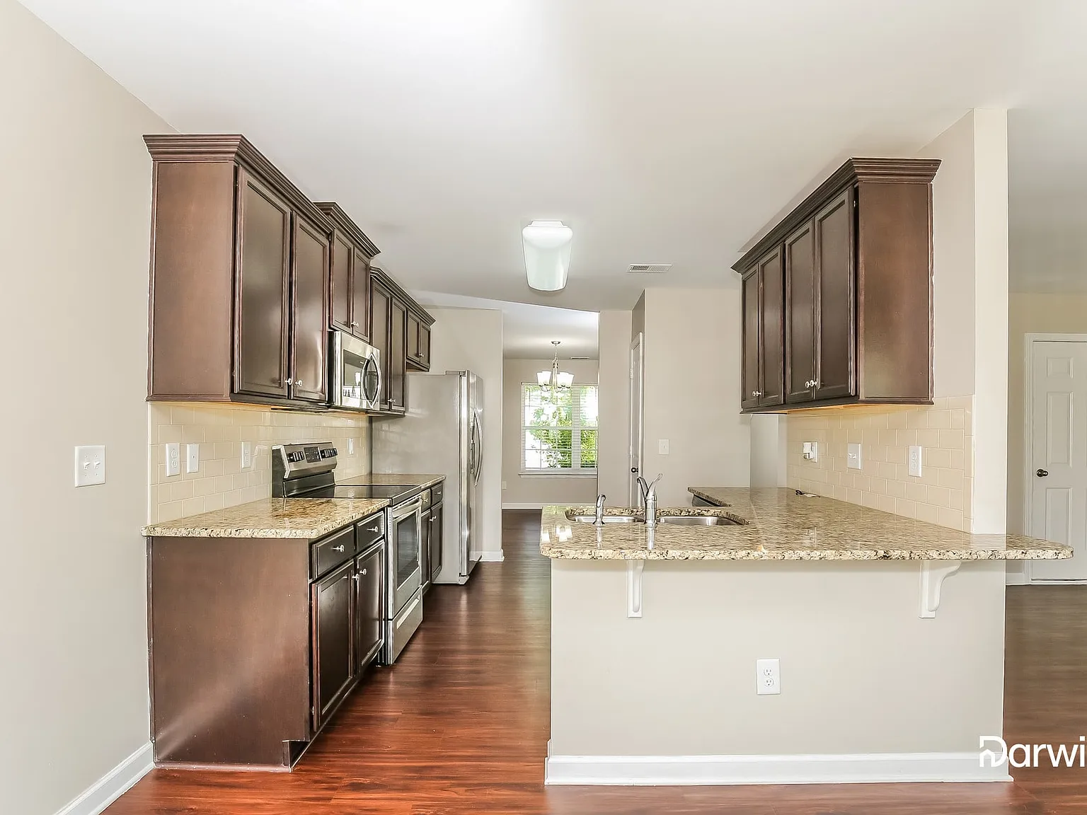 5 bed, 3.0 bath, 2496 sqft, $2,380 — Photo 3