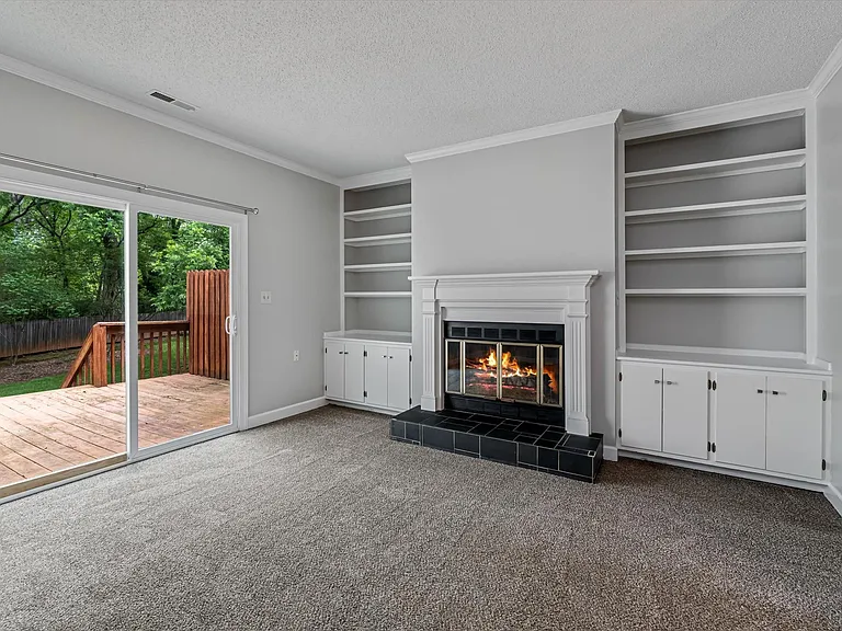 1810 Oakcrest Ct — Photo 15