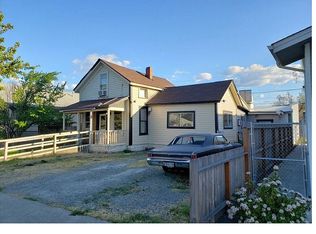 309 NW E St, Grants Pass, OR 97526