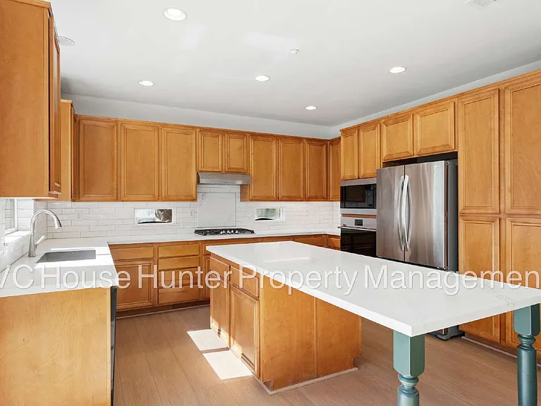 708 Entrada Dr — Photo 17