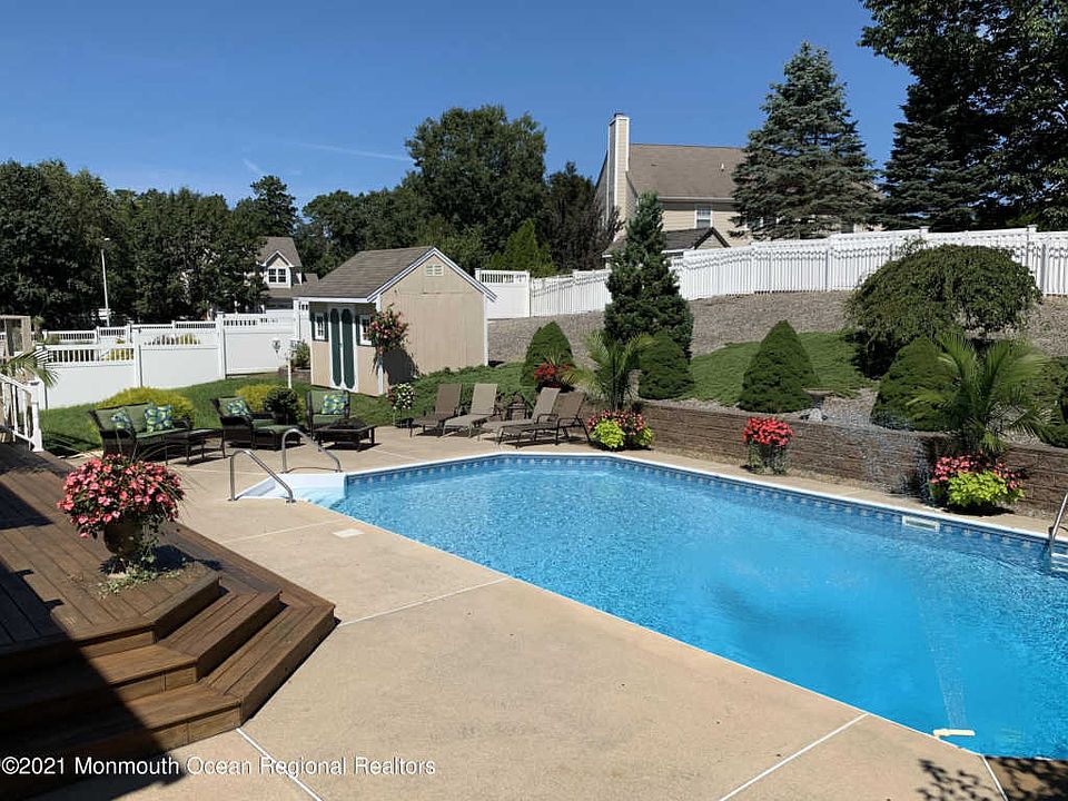 1st image of 2435 Forest Cir