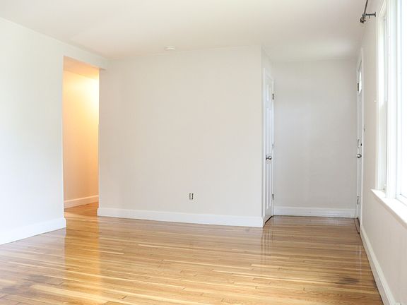 4th image of 9 Louds Ave