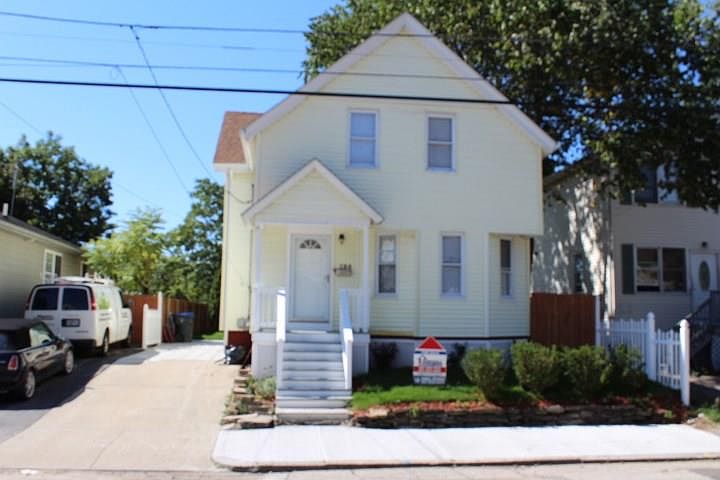 1st image of 124 Salina St